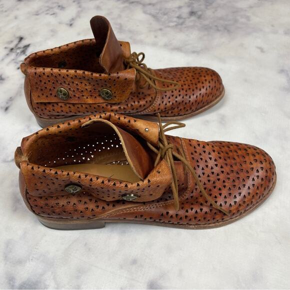 Patricia Nash Sabrina Cognac Perforated Leather Lace Up Ankle Booties Sz 7.5 - Picture 3 of 11